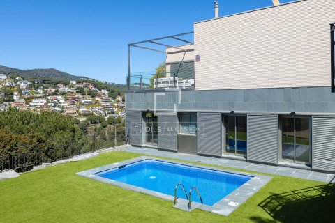Villa for sale in Alella, Barcelona, Spain 4 bedrooms, 330 sq.m. No. 164601 - photo 2