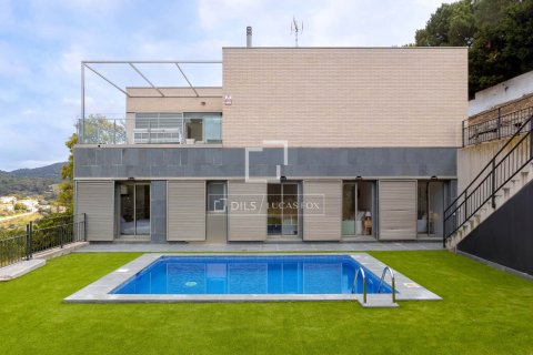 Villa in Alella, Barcelona, Spain 4 bedrooms, 330 sq.m. No. 164601