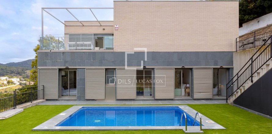 Villa in Alella, Barcelona, Spain 4 bedrooms, 330 sq.m. No. 164601