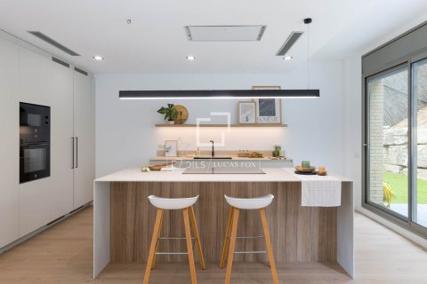 Villa for sale in Alella, Barcelona, Spain 4 bedrooms, 330 sq.m. No. 164601 - photo 5