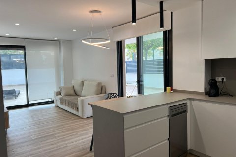 Lägenhet för uthyrning i Los Arenales Del Sol, Alicante, Spanien 2 sovrum, 150 kvm. Nr. 138940 - foto 11