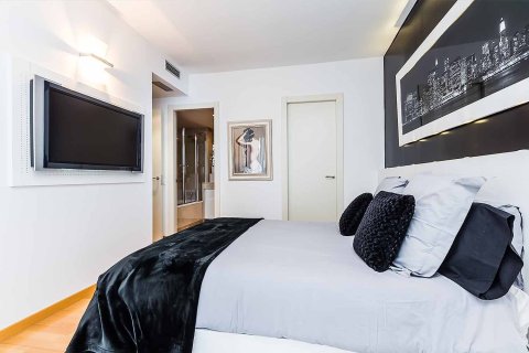 Huoneisto myytävänä Barcelona, Espanja, 3 makuuhuonetta, 106 m2 No. 194528 - kuva 4