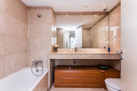 Huoneisto myytävänä Barcelona, Espanja, 3 makuuhuonetta, 106 m2 No. 194528 - kuva 5