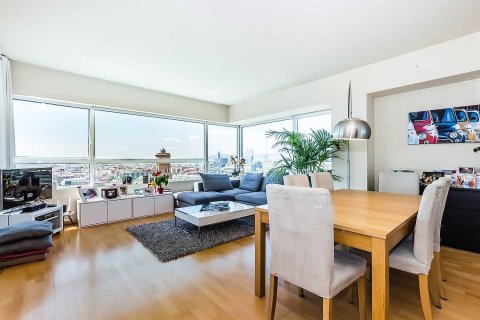 Huoneisto myytävänä Barcelona, Espanja, 3 makuuhuonetta, 106 m2 No. 194528 - kuva 2