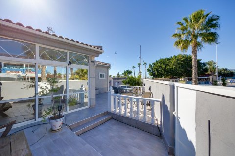 Villetta a schiera in vendita a Torrevieja, Alicante, Spagna 3 camere da letto, 70 mq. N° 155517 - foto 17