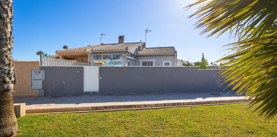 Villetta a schiera a Torrevieja, Alicante, Spagna 3 camere da letto, 70 mq. N° 155517