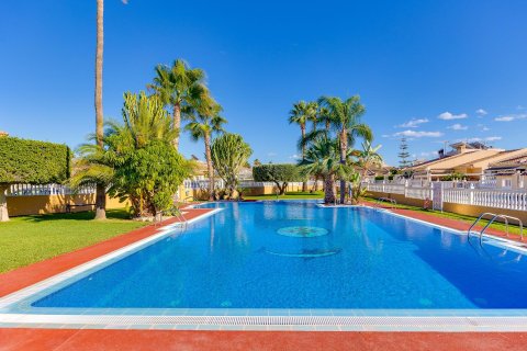 Villetta a schiera in vendita a Torrevieja, Alicante, Spagna 3 camere da letto, 70 mq. N° 155517 - foto 2