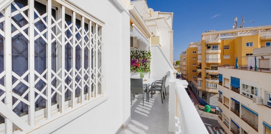 Apartment à Torrevieja, Alicante, Espagne 2 chambres, 72 m2 No. 155516
