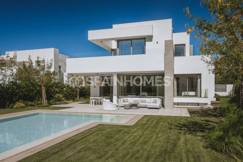 Villa for sale in Estepona, Malaga, Spain 5 bedrooms, 454 sq.m. No. 191855 - photo 2