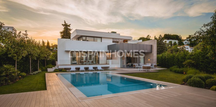 Villa in Estepona, Malaga, Spain 5 bedrooms, 454 sq.m. No. 191855
