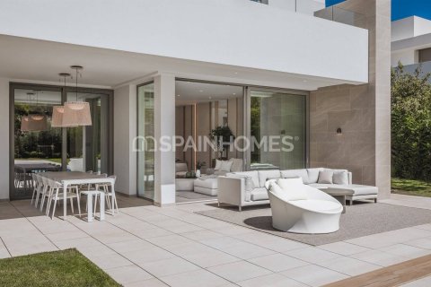 Villa for sale in Estepona, Malaga, Spain 5 bedrooms, 454 sq.m. No. 191855 - photo 4
