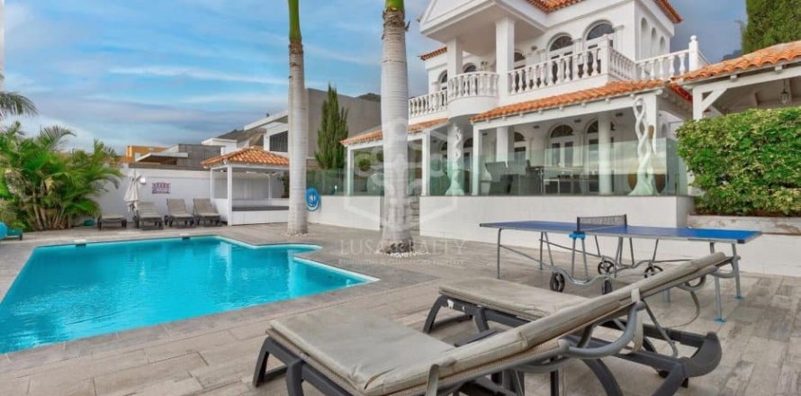 Villa à Adeje, Tenerife, Espagne 4 chambres, 239 m2 No. 194463