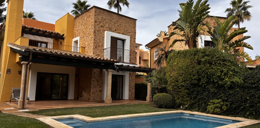 Villa a Nova Santa Ponsa, Mallorca, Spagna 3 camere da letto, 242 mq. N° 146541