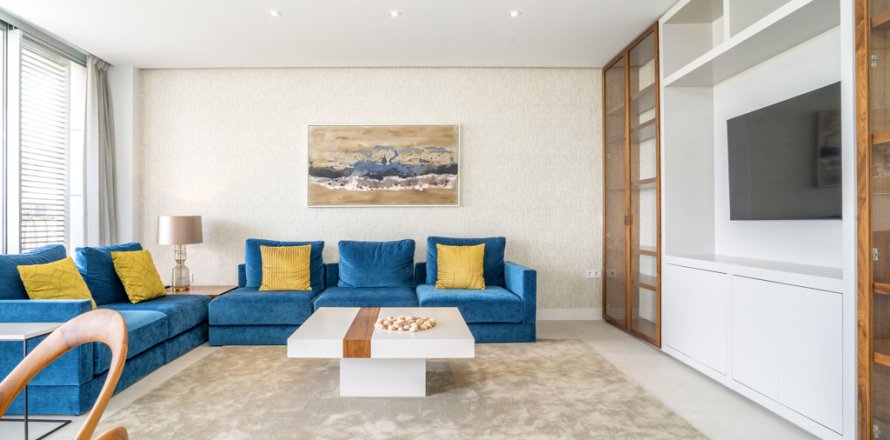 Apartment à Estepona, Malaga, Espagne 3 chambres, 180 m2 No. 161014