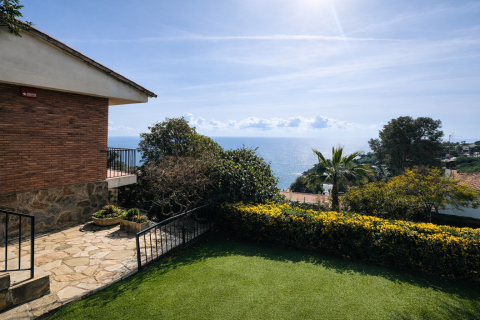 Dom w Blanes, Girona, Hiszpania 4 sypialnie, 235 mkw. nr 161017