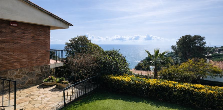 Dom w Blanes, Girona, Hiszpania 4 sypialnie, 235 mkw. nr 161017