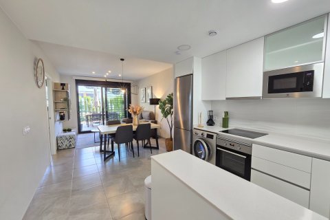 Продажа квартиры в Аликанте, Испания 2 спальни, 68м2 №142809 - фото 3