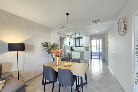 Продажа квартиры в Аликанте, Испания 2 спальни, 68м2 №142809 - фото 8