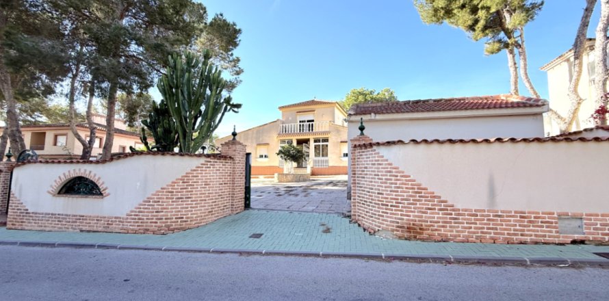 Villa in Pilar de la Horadada, Alicante, Spanien 4 Schlafzimmer, 257 m2 Nr. 142806