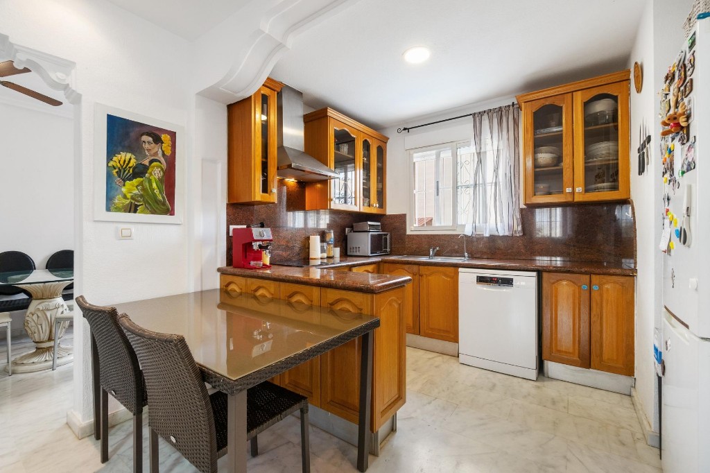 Villa en Alicante, España 4 dormitorios, 253 m2 No. 145191