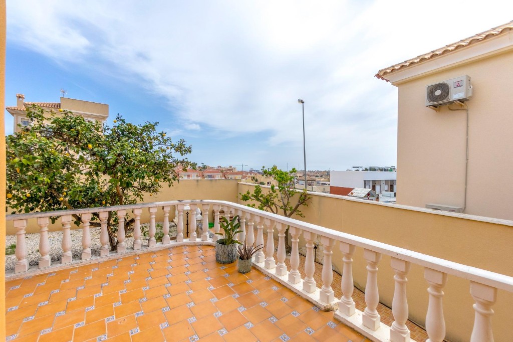 Villa en Alicante, España 4 dormitorios, 253 m2 No. 145191