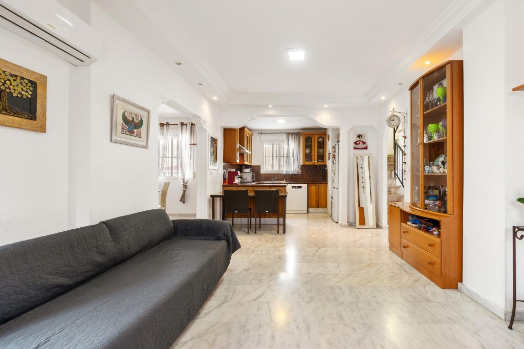 Villa en Alicante, España 4 dormitorios, 253 m2 No. 145191
