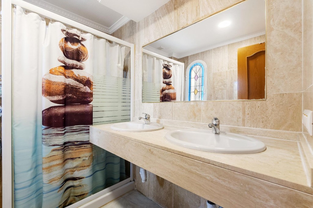 Villa en Alicante, España 4 dormitorios, 253 m2 No. 145191