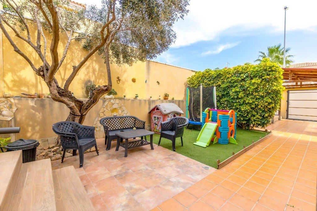 Villa en Alicante, España 4 dormitorios, 253 m2 No. 145191