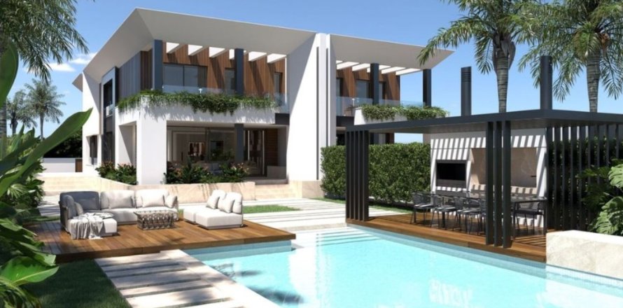 Villa a Torrevieja, Alicante, Spagna 4 camere da letto, 350 mq. N° 145192