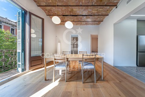 Apartment à Barcelona, Espagne 4 chambres, 129 m2 No. 178705