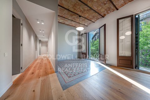 Apartment à vendre à Barcelona, Espagne, 4 chambres, 129 m2 No. 178705 - photo 2