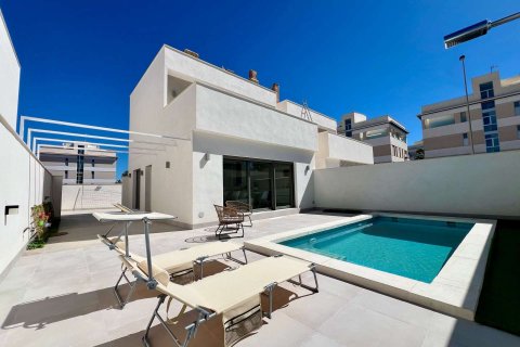 House à Orihuela, Alicante, Espagne 3 chambres, 117.25 m2 No. 173726