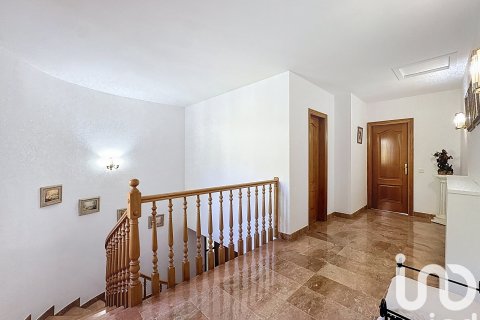 Hus till salu i Vallromanes, Barcelona, Spanien 5 sovrum, 498 kvm. Nr. 152896 - foto 28