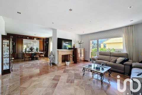 Hus till salu i Vallromanes, Barcelona, Spanien 5 sovrum, 498 kvm. Nr. 152896 - foto 13