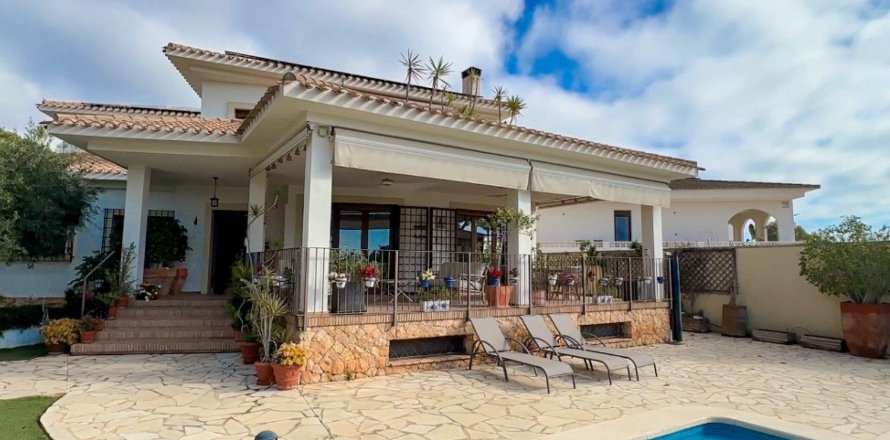 Villa in Campoamor, Alicante, Spanien 7 Schlafzimmer, 450 m2 Nr. 164448