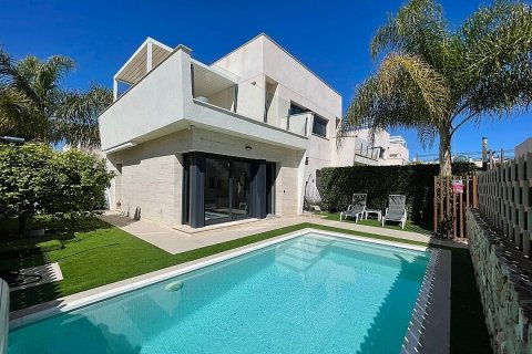 Villa for sale Pilar de la Horadada, Alicante, Spain 3 bedrooms, 136 sq.m. No. 113775 - photo 1