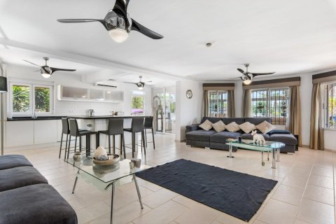 Hus till salu i Catral, Alicante, Spanien 4 sovrum, 540 kvm. Nr. 160647 - foto 22