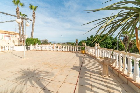 Huvila myytävänä Torrevieja, Alicante, Espanja, 4 makuuhuonetta, 309 m2 No. 160646 - kuva 29