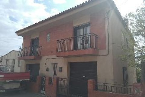 Продажа дома в Терраса, Барселона, Испания 1 спальня, 420м2 №173985 - фото 3