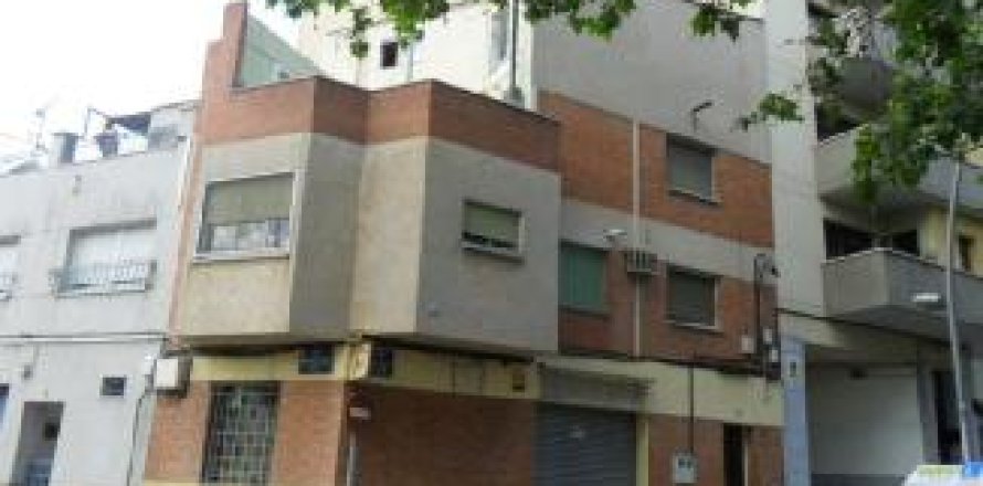 Hus i Terrassa, Barcelona, Spanien 3 sovrum, 141 kvm. Nr. 173983