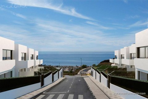 Kaupunkipientalo myytävänä Rincon de la Victoria, Malaga, Espanja, 4 makuuhuonetta, 267 m2 No. 160547 - kuva 3