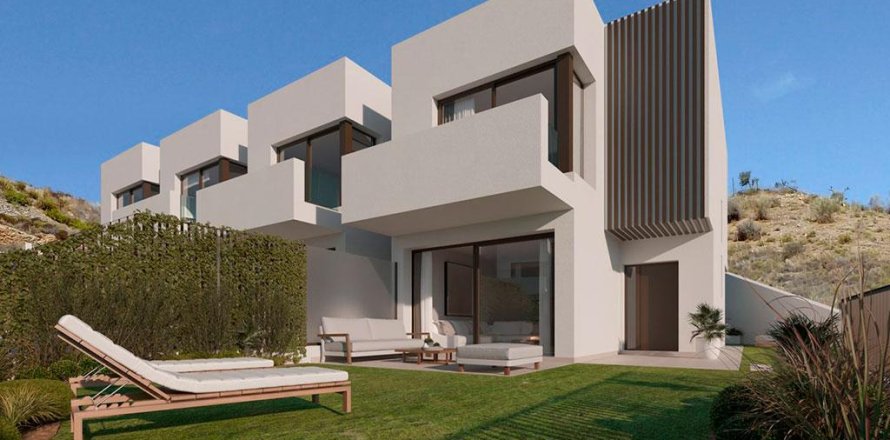 Kaupunkipientalo Rincon de la Victoria, Malaga, Espanja 4 makuuhuonetta, 267 m2 No. 160547