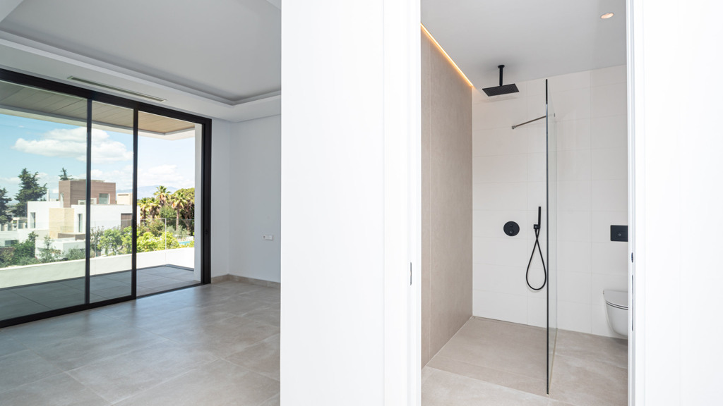 Villa a Marbella, Malaga, Spagna 5 camere da letto, 537 mq. N° 104088