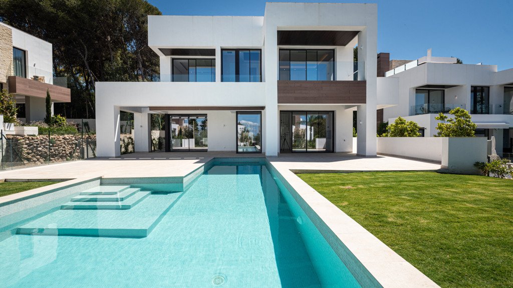 Villa a Marbella, Malaga, Spagna 5 camere da letto, 537 mq. N° 104088