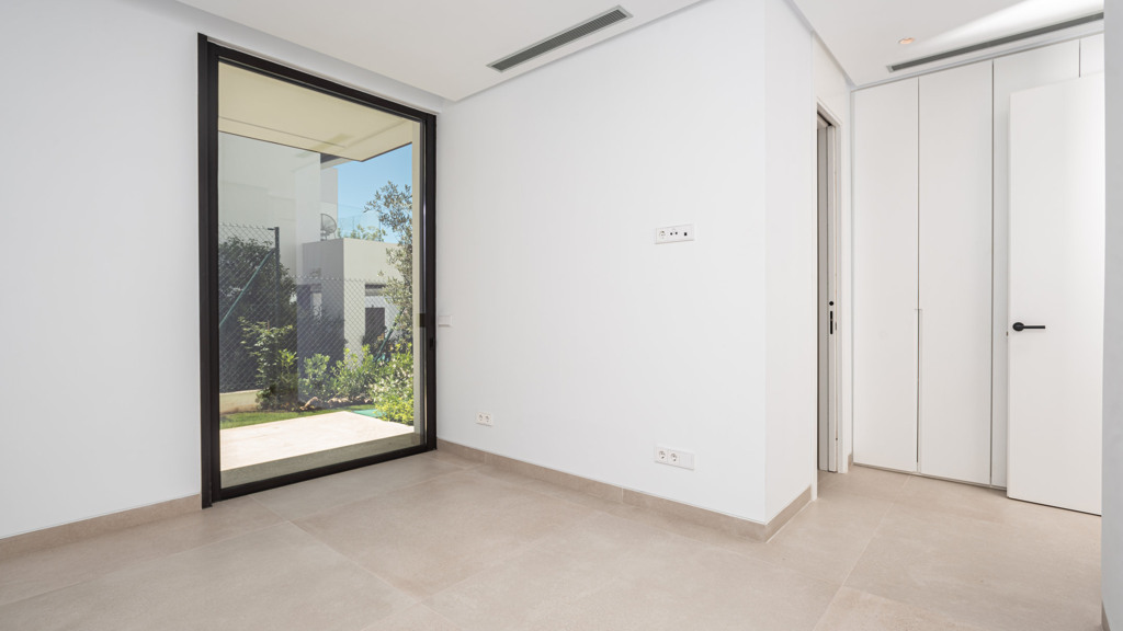 Villa a Marbella, Malaga, Spagna 5 camere da letto, 537 mq. N° 104088