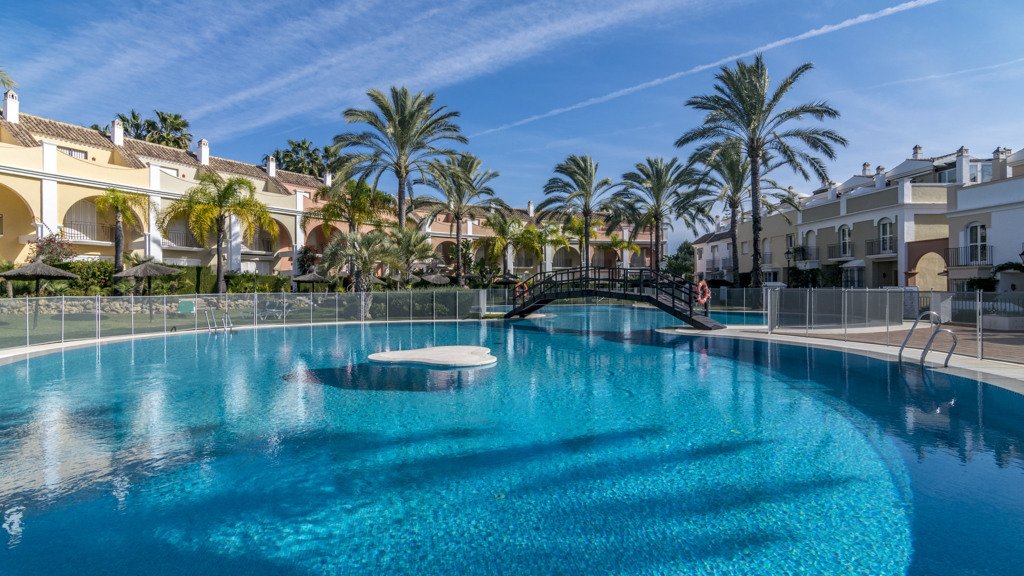 Casa adosada en Marbella, Málaga, España 3 dormitorios, 235 m2 No. 104089