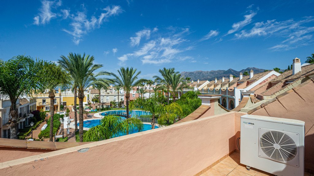 Casa adosada en Marbella, Málaga, España 3 dormitorios, 235 m2 No. 104089