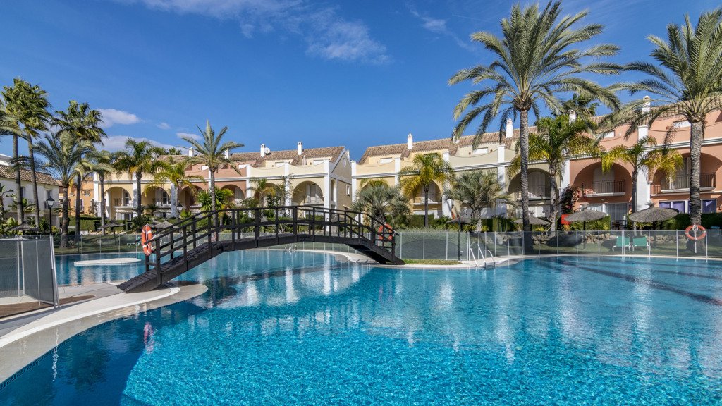Casa adosada en Marbella, Málaga, España 3 dormitorios, 235 m2 No. 104089