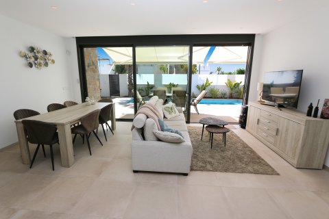 Villa zum Verkauf in Pilar de la Horadada, Alicante, Spanien 3 Schlafzimmer, 106 m2 Nr. 188912 - Foto 27