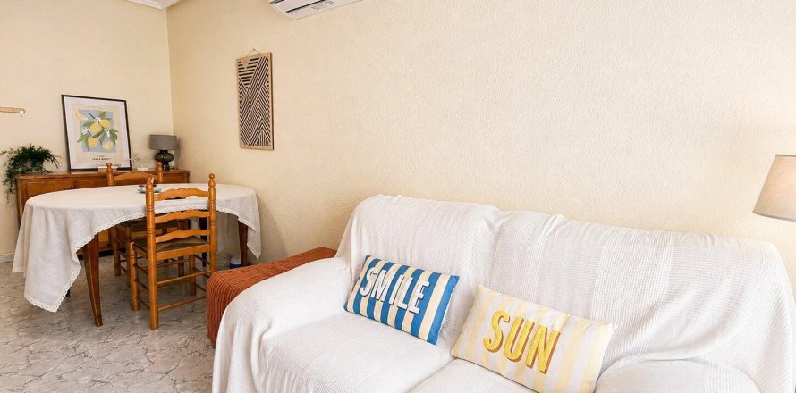 Apartamento en Torrevieja, Alicante, España 2 dormitorios, 60 m2 No. 189239
